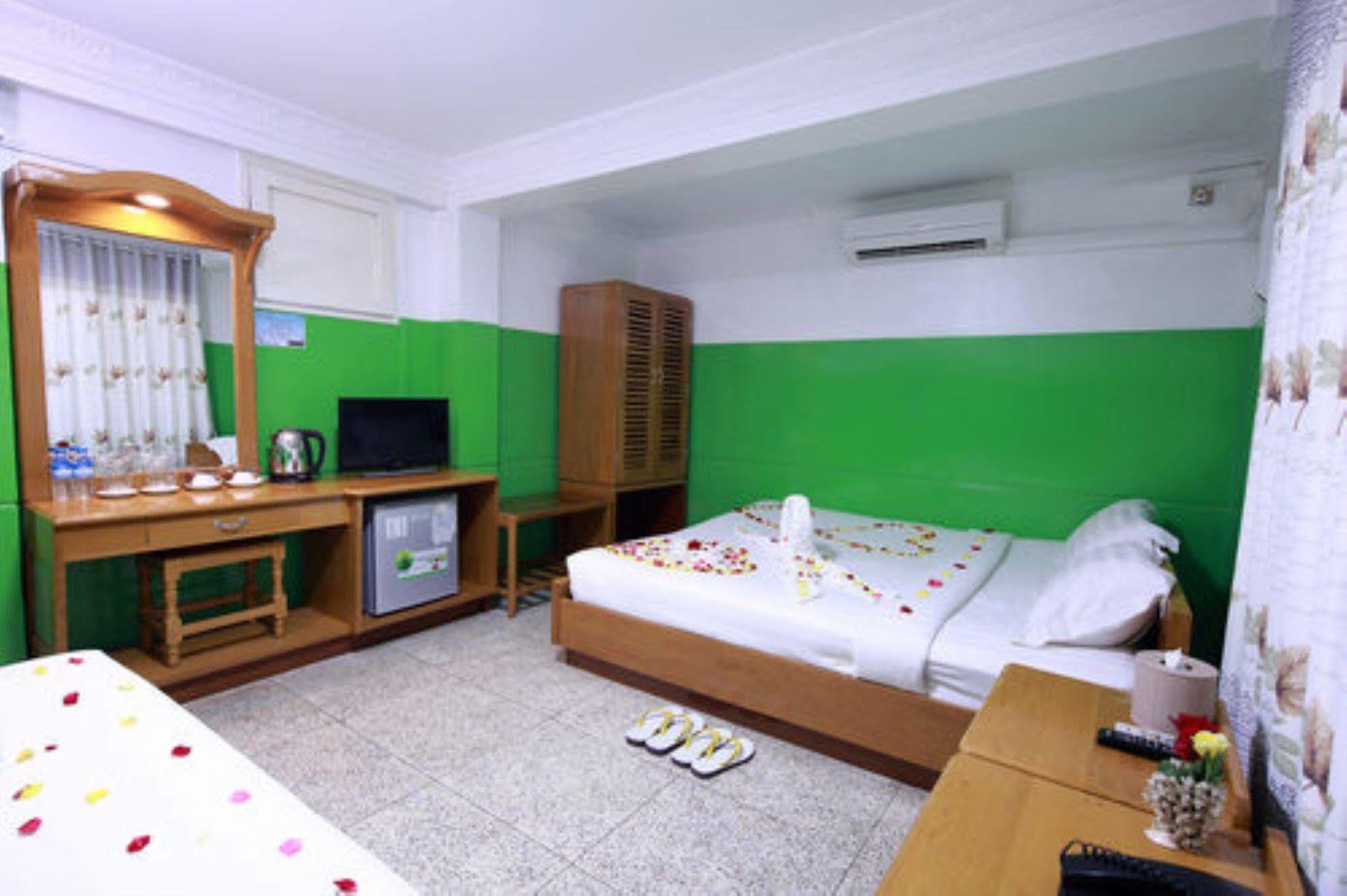 Hotel Venus Mandalaj Kültér fotó